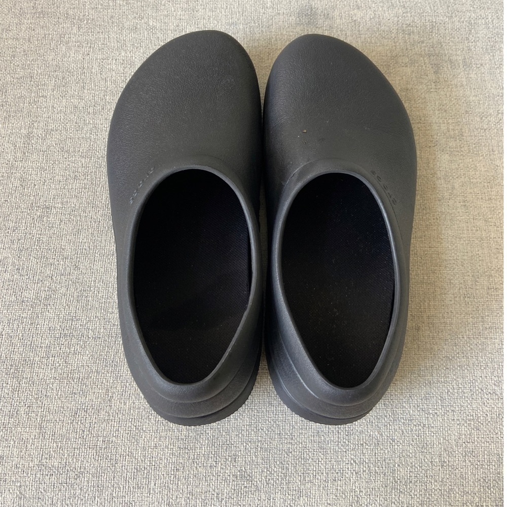 Crocs slip resistance